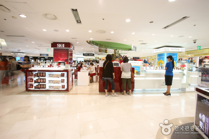 Магазин беспошлинной торговли Lotte Duty Free на Мёндоне (롯데면세점 (본점))14