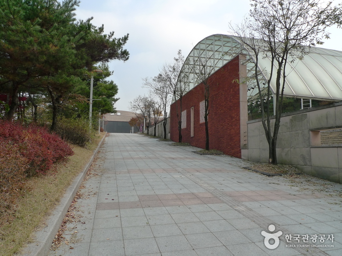 Chuncheon National Museum (국립춘천박물관)