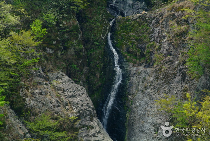 Wibongpokpo Falls (위봉폭포)