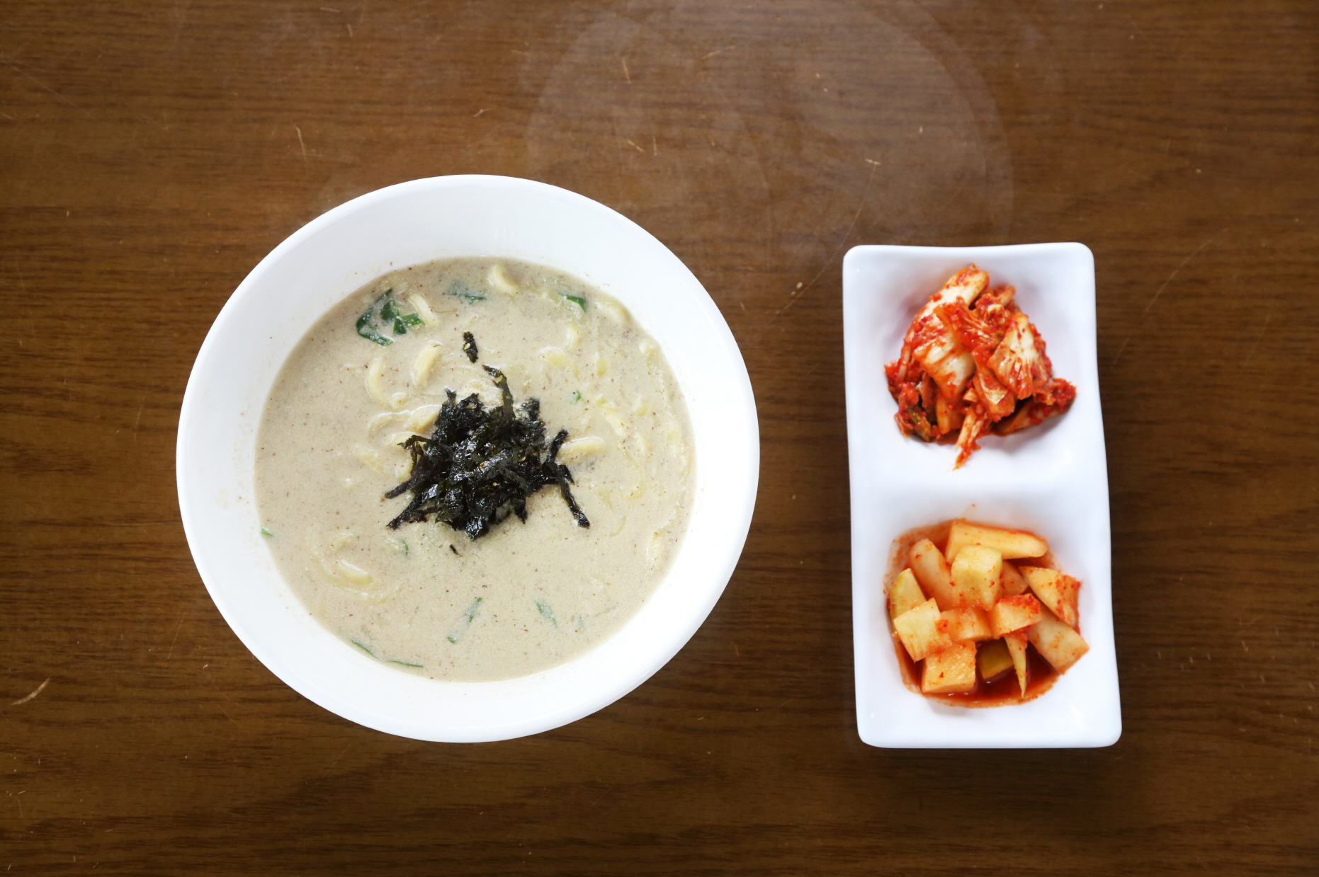 Seongsan Bom Rice Porridge & Noodle Soup (성산봄죽칼국수)