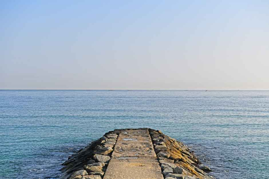 Yeongjinhaebyeon Beach (영진해변)