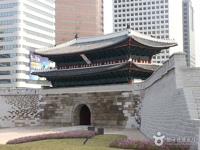 Porte de Sungnyemun (Namdaemun) (숭례문)