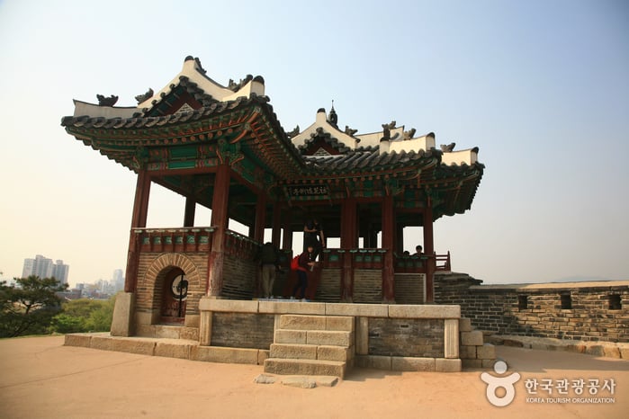 Banghwasuryujeong Pavilion (방화수류정(동북각루))