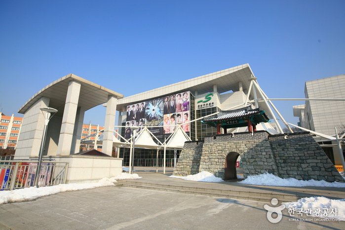 Seongnam Arts Center (성남아트센터)