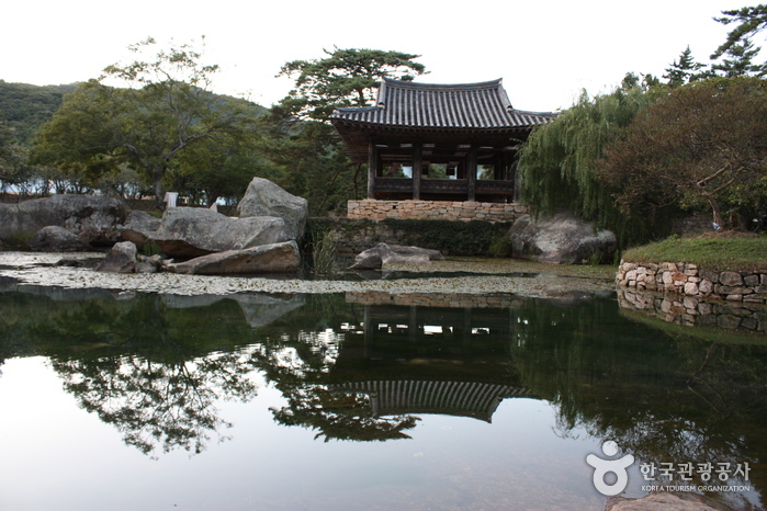 Bogildo Island Seyeonjeong Pavilion (보길도 세연정)
