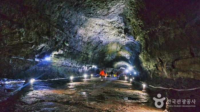 Пещера Манчжангуль (Национальный геопарк Чечжудо) (만장굴 [제주도 국가지질공원]) Miniatura
