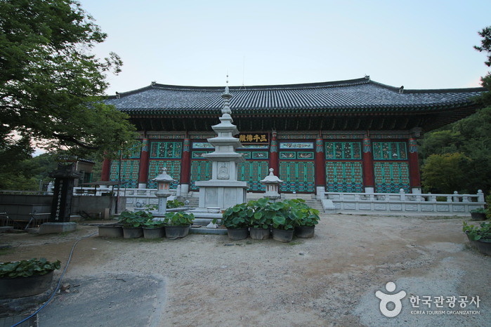 Bongwonsa Temple (봉원사)