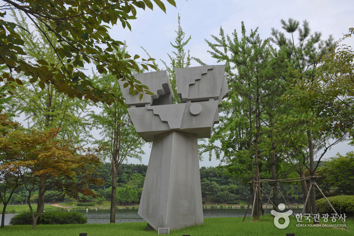 Seolbong Park (설봉공원)