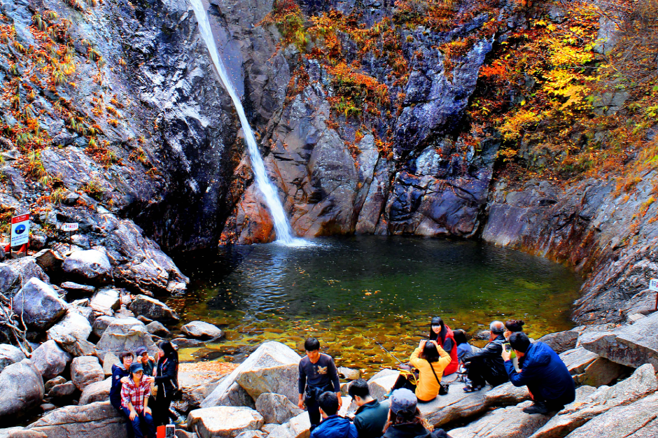 Водопад Пирён (비룡폭포)