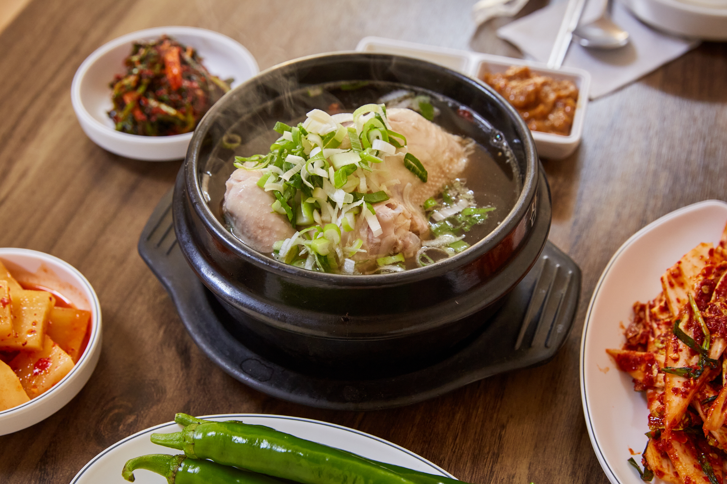 Daewang Samgyetang (대왕 삼계탕)