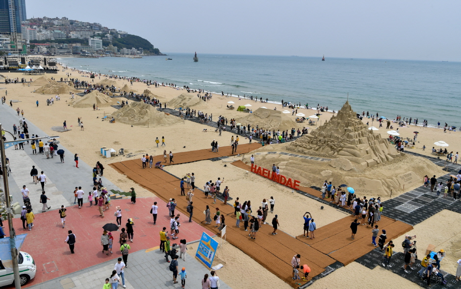 Haeundae Sand Festival (해운대 모래축제)