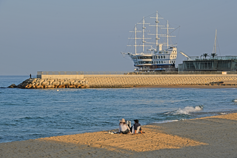 Jeongdongjin Beach (정동진해변)