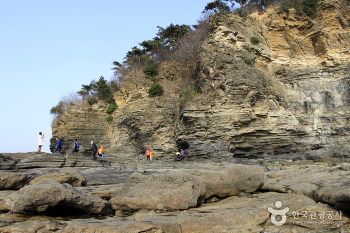 Chaeseokgang Cliff (Jeonbuk National Geopark) (채석강 (전북 서해안권 국가지질공원))