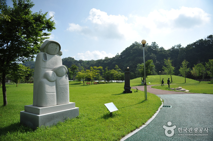 Saseondae Tourist Resort & Sculpture Park (사선대관광지&조각공원)