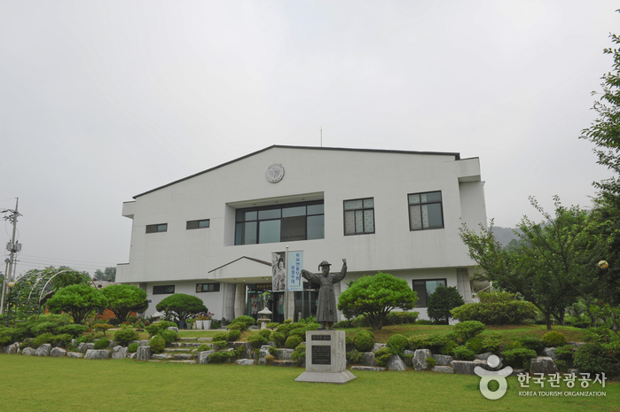 Taepyeongmu Initiation Hall (태평무 전수관)