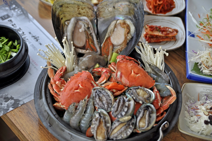 Bada Punggyeong (바다풍경)