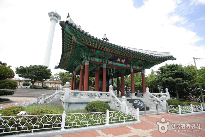 Yongdusan Jagalchi Special Tourist Zone (용두산 자갈치 관광특구)