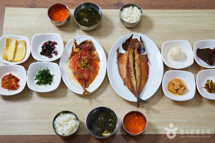 Andong Gangodeungeo Jigyeong Restaurant (안동간고등어직영식당)