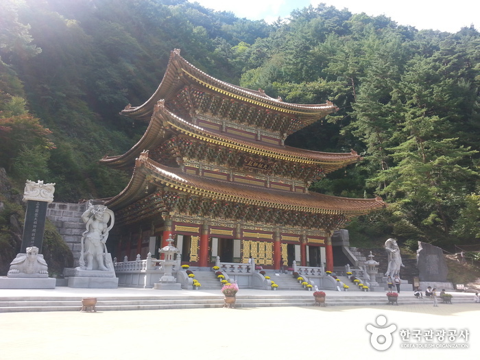 Danyang Guinsa Temple (구인사(단양))