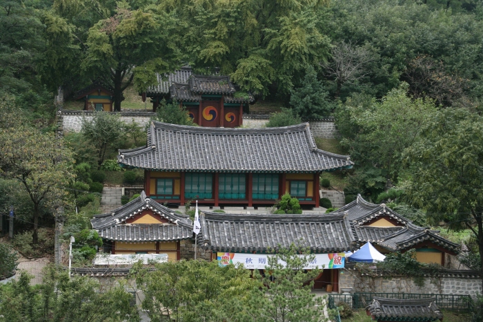 Yangcheonhyanggyo Local Confucian School (양천향교)