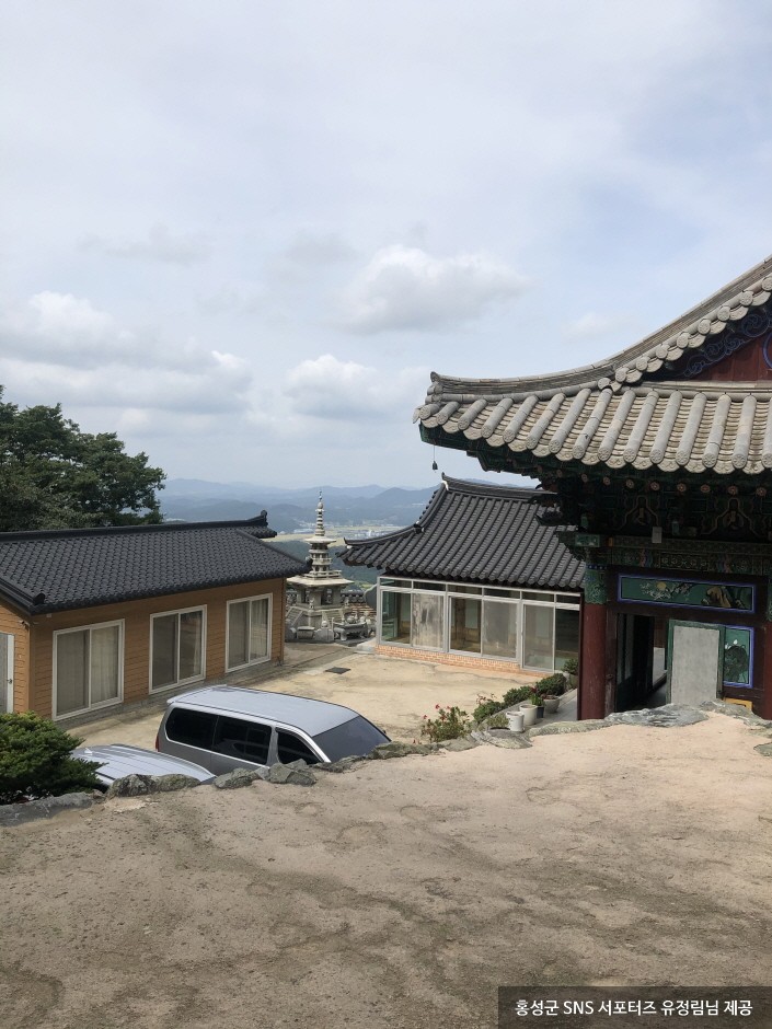 Hongseong Jeongamsa Temple (정암사 (홍성))