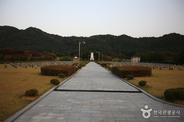 Cementerio Nacional de Manghyang (국립 망향의 동산)9 Miniatura