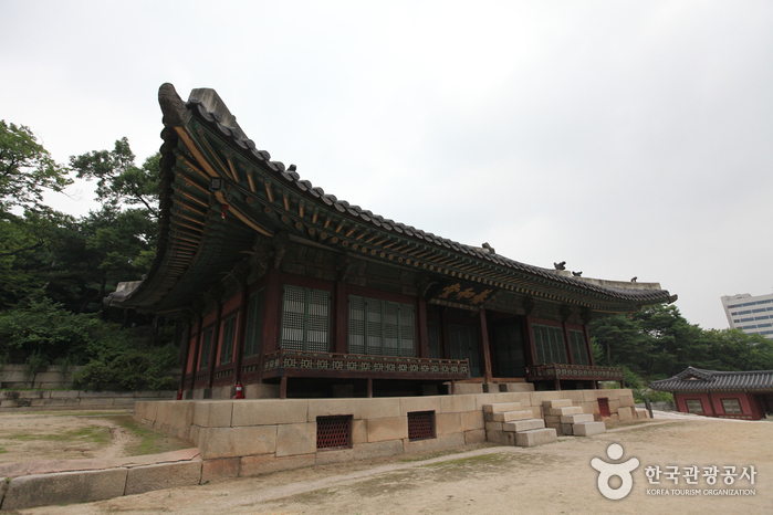 Дворец Чхангёнгун (창경궁)23