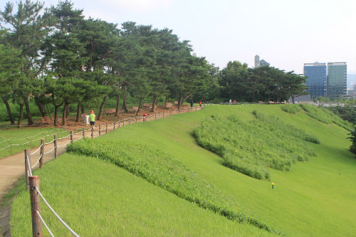 Mongchontoseong Fortress (서울 몽촌토성)