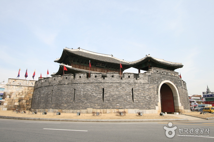 Ворота Пхальдальмун в крепости Хвасон в Сувоне (팔달문)8 Miniatura