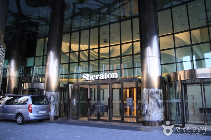 Sheraton Seoul D Cube City Hotel (쉐라톤 서울 디큐브시티 호텔)