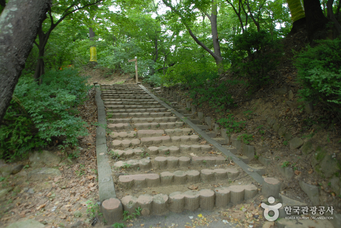 宝文山公园(보문산공원)