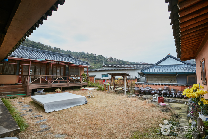 Seokjeongdaek House [Korea Quality] / 개실마을영농조합법인 석정댁 [한국관광 품질인증]