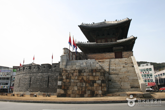 Ворота Пхальдальмун в крепости Хвасон в Сувоне (팔달문)9 Miniatura
