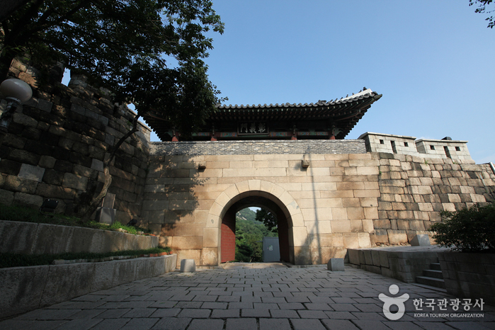 Changuimun Gate - Jahamun Gate (창의문(자하문))
