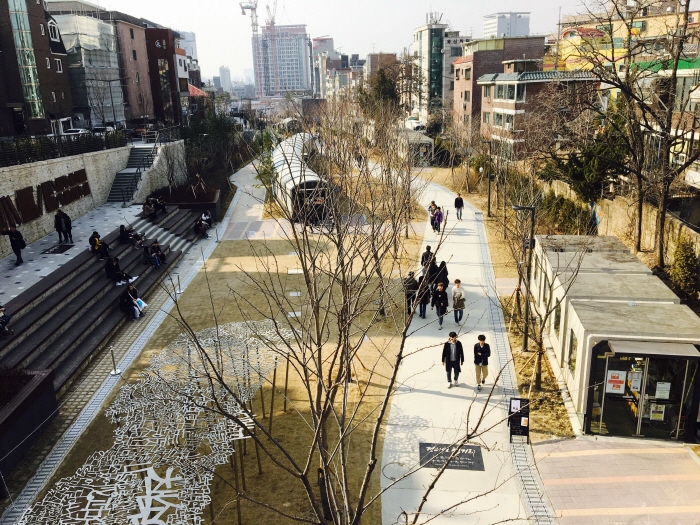 Gyeongui Line Book Street (경의선책거리)
