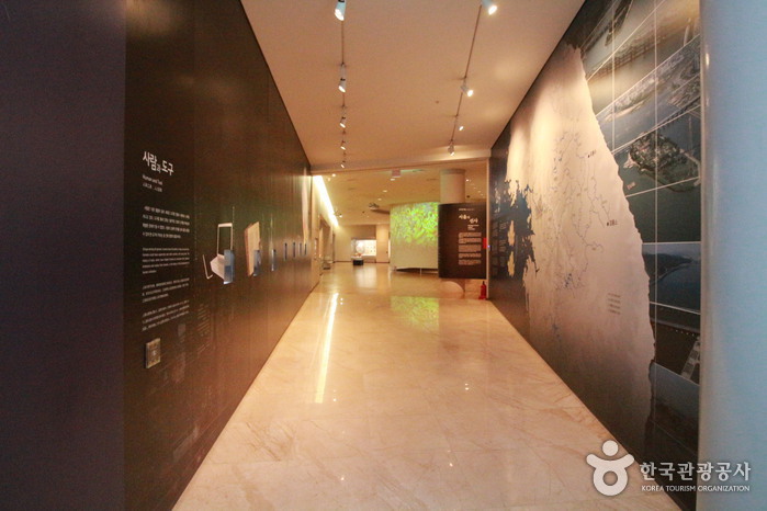Seoul Baekje Museum (한성백제박물관)