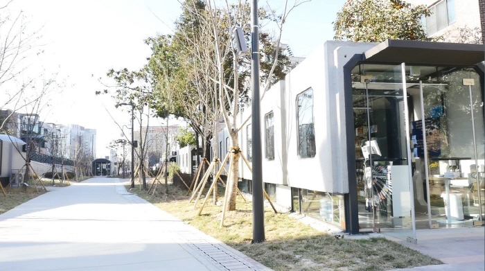Gyeongui Line Book Street (경의선책거리)