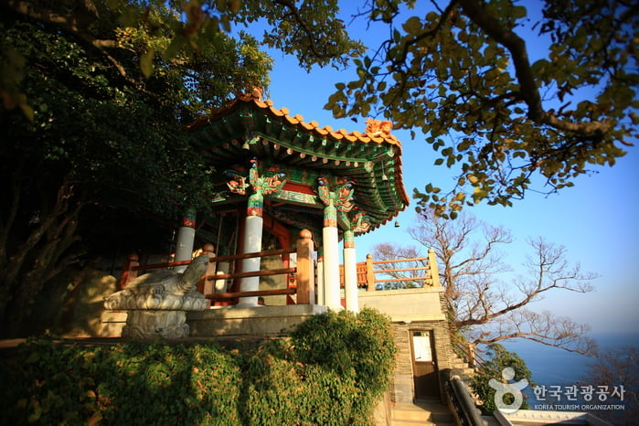Ermitage Hyangiram (향일암)