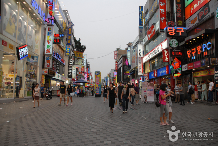 Eunhaeng-dong Euneungjeongi Culture Street (은행동 으능정이 문화의거리)