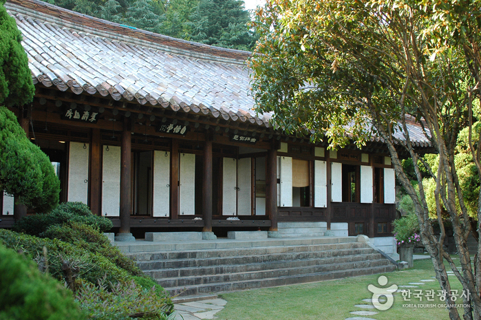 House of Choi Seung-hyo (최승효가옥)