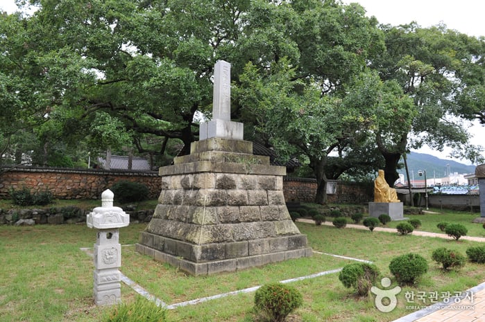 Gokseong Dangunjeon Shrine (곡성 단군전)