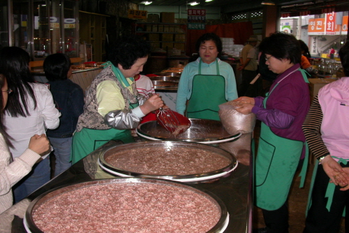 Ganggyeong Traditional Salted Fish Market (강경젓갈시장)