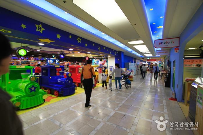 Lotte World Shopping Mall (롯데월드 쇼핑몰)