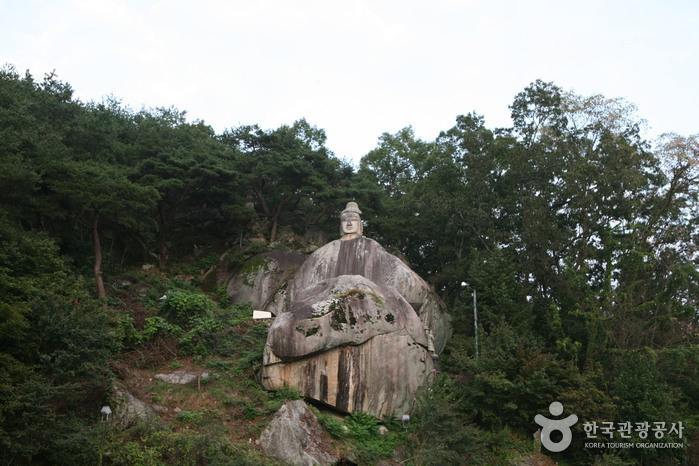 Rock-carved Standing Buddha in Icheon-dong, Andong (안동 이천동 마애여래입상)
