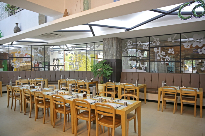 Asian Family Restaurant Dongmoon (아시안 패밀리 레스토랑 동문)