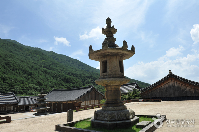 Temple Hwaeomsa (화엄사)