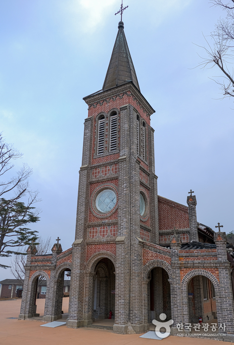 Nabawi Catholic Church (화산천주교회(나바위 성당))