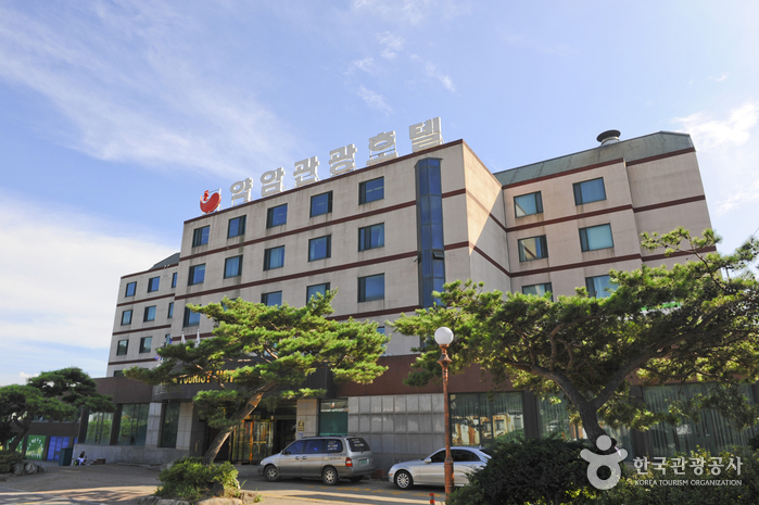 Yagam Hongyeomcheon Tourist Hotel (약암홍염천관광호텔)