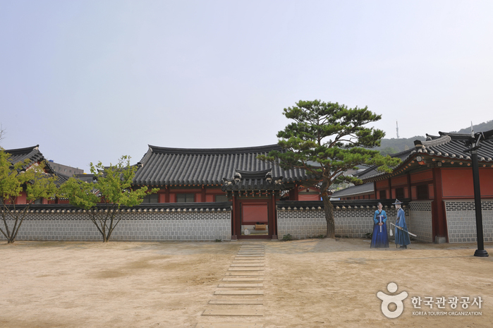 Palais Hwaseong Haenggung (화성행궁)