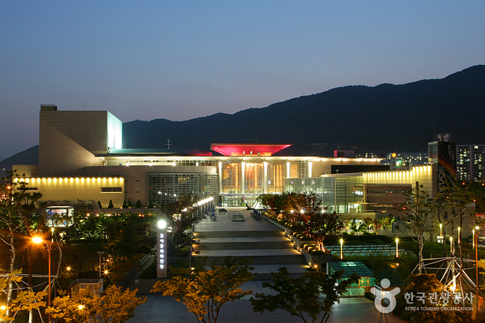Gimhae Arts and Sports Center (김해문화의전당)